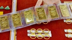 Giá vàng hôm nay 17/4: Vàng miếng SJC nhẫn trơn điều chỉnh mạnh, rủi ro tăng cao khi lệch giá kỷ lục