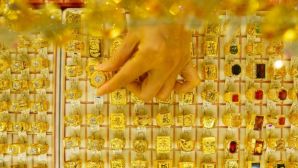 Giá vàng hôm nay tối 17/4: Giá vàng miếng SJC vàng nhẫn 'nhảy múa' thất thường, chênh lệch mua - bán nới rộng