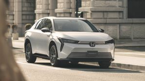 Giá xăng dầu sáng nay 20/4: RON 95, Diesel 'rơi tự do', Honda liền mở bán ô tô mới không cần đổ xăng