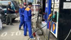 Giá xăng dầu hôm nay 20/4 giảm giá liên tiếp, 2 điều kiện khi giao doanh nghiệp định giá xăng dầu