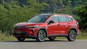 Toyota Corolla Cross ‘leo top’, Toyota Yaris Cross bám đuổi: Xe hybrid nào bán chạy nhất đầu 2026?