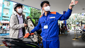 Giá xăng dầu hôm nay (tối 23/4): RON95 giảm từ đỉnh, dầu diesel giảm hơn 18.000 đồng, Bộ Công Thương công bố nguyên nhân
