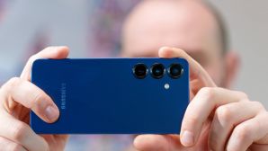 Giá Galaxy S25 cuối tháng 4: Rẻ hơn giá vàng, chưa bằng 1/2 giá iPhone 17 Pro Max ăn đứt iPhone 17e