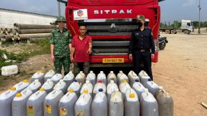 Giá dầu diesel hôm nay giảm sâu, 880 lít bị giấu chuẩn bị tuồn qua biên giới Việt - Lào, cách ngụy trang tinh vi 