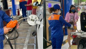 Giá xăng dầu hôm nay tụt thảm hại: RON95 rẻ, dầu Diesel chỉ còn hơn 26.000, hàng quán vẫn tăng giá