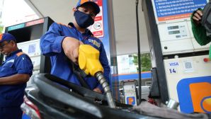 Giá xăng dầu sáng nay 25/4: RON92, RON95 giảm cực mạnh, bảng giá đầy bình xe máy Suzuki tại Việt Nam