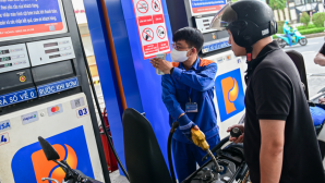 Giá xăng dầu hôm nay 24/4: Hạ 8.280-18.091 đồng/lít từ đỉnh, chênh lệch khu vực lộ diện, nguồn cung trong nước ra sao?