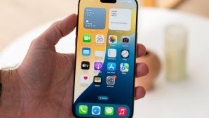 Giá xăng dầu tối nay 26/4: Xăng dầu trong nước vẫn rẻ như bèo, xăng RON 95, RON 92 thủng đáy, iPhone 16 siêu rẻ