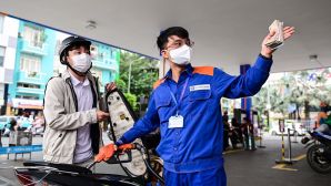 Giá xăng dầu chiều nay 28/4: RON92, RON95 đã chạm đáy, kịch bản không vui cho kỳ điều hành ngày mai?