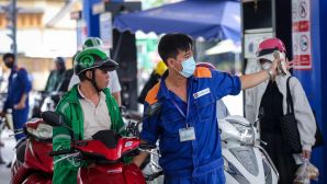 Bảng giá xăng dầu sáng nay 28/4: RON92, RON95 giảm mất phanh, giá đầy bình xe máy Honda tại Việt Nam