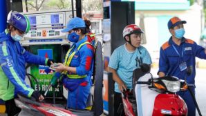 Giá xăng dầu hôm nay (tối 29/4): Xăng RON95, E5RON92 phục hồi, Petrolimex, PVOIL sẵn sàng bán xăng E10 từ 30/4 