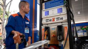 Bảng giá xăng dầu chiều nay 29/4: RON 95 chính thức 'xa bờ', giá đầy bình xe máy Suzuki tại Việt Nam