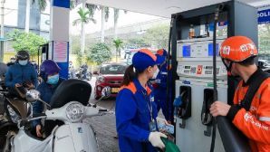 Bảng giá xăng dầu sáng nay 30/4: RON92 và RON95 còn bán không? Giá đầy bình xe máy Piaggio và Vespa