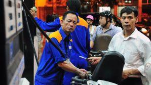 Bảng giá xăng dầu sáng nay 4/5: RON92 rẻ, RON95 về sát đáy, giá đầy bình xe máy Suzuki tại Việt Nam
