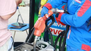 Bảng giá xăng dầu sáng nay 4/5: RON92 và RON95 rẻ hơn mong đợi, giá đầy bình xe máy Piaggio và Vespa