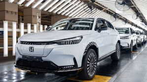 Hủy hết, lỗ nặng: Honda chính thức đầu hàng cuộc đua xe điện?