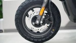 Giá xăng dầu trưa nay 4/5: RON95 chính thức 'rẻ như bèo', Honda liền tung xe máy mới không cần đổ xăng