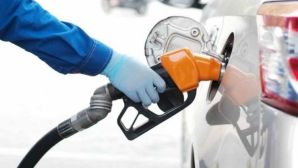 Giá xăng dầu sáng nay (5/5), nằm im chờ cú giảm 'đẹp' 800 đồng/lít vào 5/7, tiết kiệm cho bạn một chiếc ốp lưng