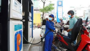 Giá xăng dầu hôm nay 14/5: Dầu diesel giảm hơn 17.000 đồng/lít, xăng RON 95 ‘bán như biếu’, giá Honda CR-V 'lao dốc'