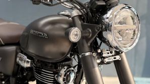 ‘Huyền thoại côn tay’ kinh điển của Honda ra mắt tại Việt Nam: Đẳng cấp vàng son, có ABS, giá dễ mua