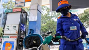 Giá xăng dầu chiều nay ngày 14/5: Xăng RON 92 và RON 95 ‘đua nhau’ giảm 'cắm đầu', giá đầy bình các mẫu xe số phổ biến