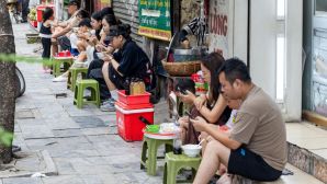Hà Nội lên phương án thu phí vỉa hè, nhiều tuyến phố chuẩn bị bước vào diện thí điểm kinh doanh mới