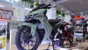 Giá xăng dầu trưa nay 15/5: RON95 chính thức về vùng vẻ, Diesel 'thủng đáy', Honda Winner R giảm sâu