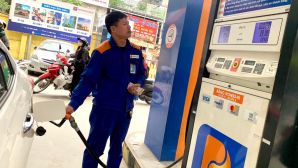 Giá xăng dầu hôm nay 18/5: Xăng RON 95 giảm mạnh, dầu diesel ‘cắm đầu’ gần 20.000 đồng/lít, giá lăn bánh VinFast VF 3
