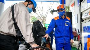 Giá xăng dầu hôm nay 19/5: Dầu diesel ‘thủng đáy’, xăng RON 95 ‘bốc hơi’ gần 10.000 đồng/lít, giá đầy bình ô tô Mazda
