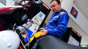 Giá xăng dầu hôm nay 19/5: Dầu Diesel giảm mạnh hơn 17 nghìn từ đỉnh, bảng giá Petrolimex, PVOIL