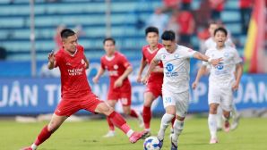 Trả giá đắt vì hành động gây phẫn nộ ở V.League, cựu sao ĐT Việt Nam bị cấm thi đấu hết mùa