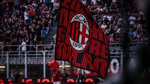 AC Milan sụp đổ trước Cagliari: CĐV San Siro nổi giận, Ibrahimovic phải được hộ tống rời sân