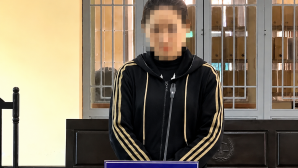 Người phụ nữ trộm thẻ ATM đồng nghiệp rồi dùng cách đơn giản rút tiền, cái kết tại tòa gây bất ngờ
