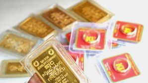 Giá vàng hôm nay chiều 27/5 giảm sập sàn, người dân đổ xô mua tích sản giữa lúc cửa hàng siết bán