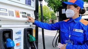 Giá xăng dầu hôm nay 28/5: RON 95 ‘rẻ như cho’, dầu Diesel gần ‘chạm đáy’, giá lăn bánh VinFast VF 3 đang cực kỳ 'mềm'