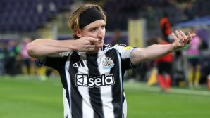 Anthony Gordon có thể mang tới điều gì tại Barcelona? Mảnh ghép tốc độ cho Hansi Flick