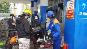 Giá xăng dầu hôm nay 29/5: RON 92 và RON 95 giảm ‘cắm đầu’ 6.860 - 9.690 đồng/lít, giá đầy bình các mẫu xe số phổ biến