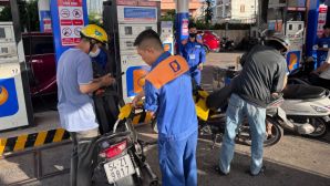 Giá xăng dầu trưa nay 30/5: RON 92 về sát ‘đáy’ mới, RON 95 gần mốc 20.000 đồng/lít hơn, giá đầy bình xe ga 150-160cc