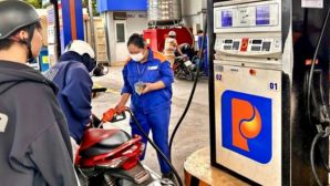 Giá xăng dầu hôm nay 5/6 áp dụng bảng giá mới, xăng E10 rời mốc cũ