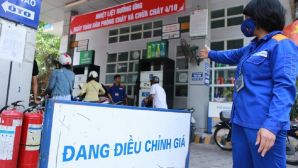 Bảng giá xăng dầu sáng nay 8/6: E10 RON95 và E5RON92 lao dốc rẻ khó tin, giá đầy bình xe máy Piaggio