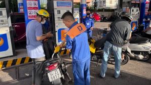 Giá xăng dầu hôm nay 13/6: Liên tục giảm mạnh, E10 và RON 92 đều về ‘đáy’ mới cực rẻ, giá đầy bình các mẫu xe số ra sao?