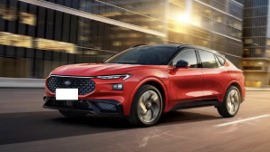 Ford Mondeo Hybrid 2026 ra mắt: Màn hình 27 inch gây sốt, thách thức Toyota Camry và Honda Accord