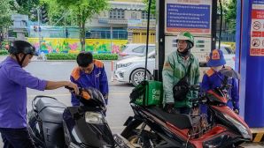 Giá xăng dầu hôm nay trưa 17/6: RON 92 và E10 giảm hơn 8.700 – 9.300 đồng/lít, Hyundai Elantra lăn bánh cực rẻ