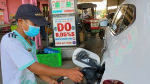 Giá xăng dầu hôm nay 17/6: Xăng E5, xăng E10, dầu diesel sắp giảm tới 2.800 đồng/lít, dầu thế giới lao dốc liên tiếp