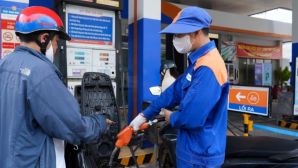 Giá xăng dầu hôm nay 20/6: RON 92 và E10 giảm mạnh 9.900-10.000 đồng/lít, bảng giá đầy bình các mẫu xe ga 150-160cc