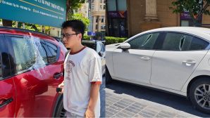 Đối tượng chém thủng kính hàng loạt ô tô ở Hà Nội có biểu hiện bất thường khi bị bắt giữ