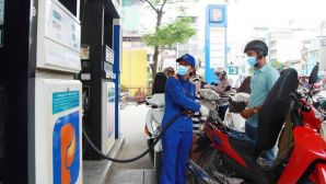 Giá xăng dầu trưa 25/6: RON 92 giảm mạnh gần 10.000 đồng/lít, E10 chính thức ‘thủng đáy’, giá lăn bánh Hyundai Grand i10