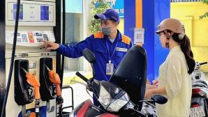 Giá xăng dầu chiều 28/6: E10 ‘xuyên phá’ mức ‘đáy’ mới, RON 92 giảm gần 11.000 đồng/lít, bảng giá lăn bánh VinFast VF 8