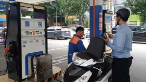 Giá xăng dầu hôm nay 29/6: RON 92 ‘rẻ như bèo’, E10 giảm sâu hơn 11.500 đồng/lít, bảng giá đầy bình xe ga 150-160cc