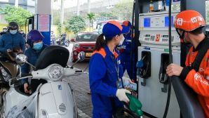 Giá xăng dầu hôm nay 30/6: Xăng E5, E10, dầu diesel chưa thoát nhịp giảm, dầu thô tăng phiên thứ hai
